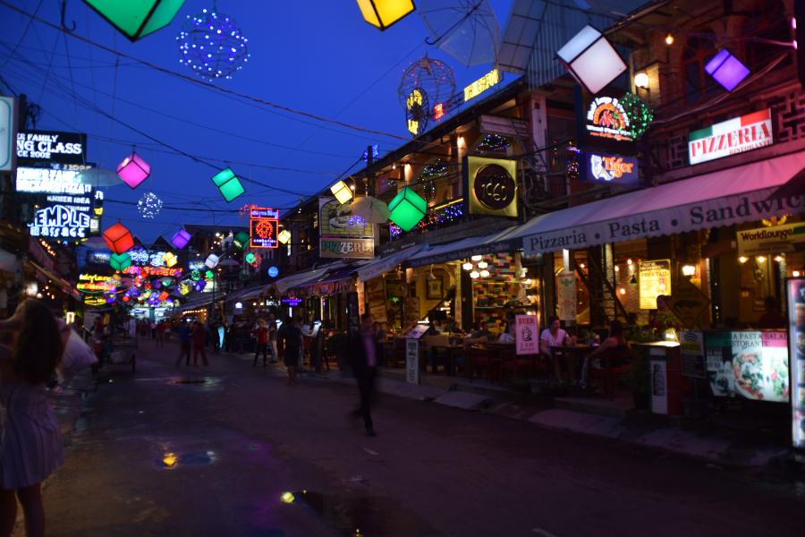 Siem Reap Pub Street &copy; tropical-travel.com