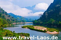 Nong Khiaw River © lkunl | 123RF.com