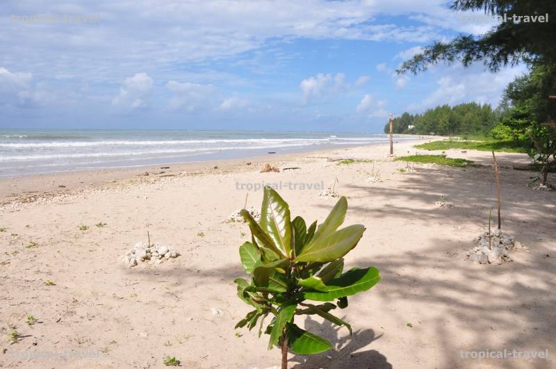 Khuk Khak Beach Khao Lak &copy; tropical-travel.com