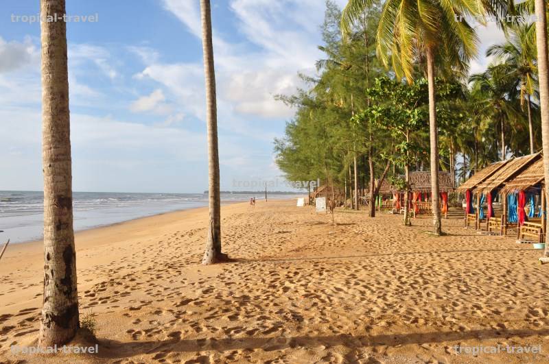 Bang Niang Beach Khao Lak &copy; tropical-travel.com