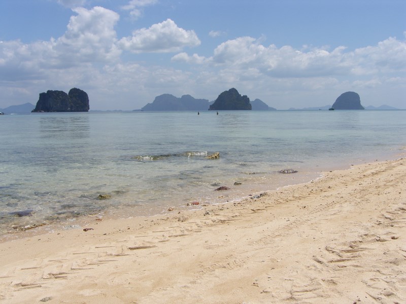 Koh Ngai &copy; tropical-travel.com