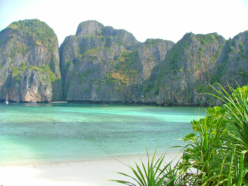 Koh Phi Phi &copy; tropical-travel.com