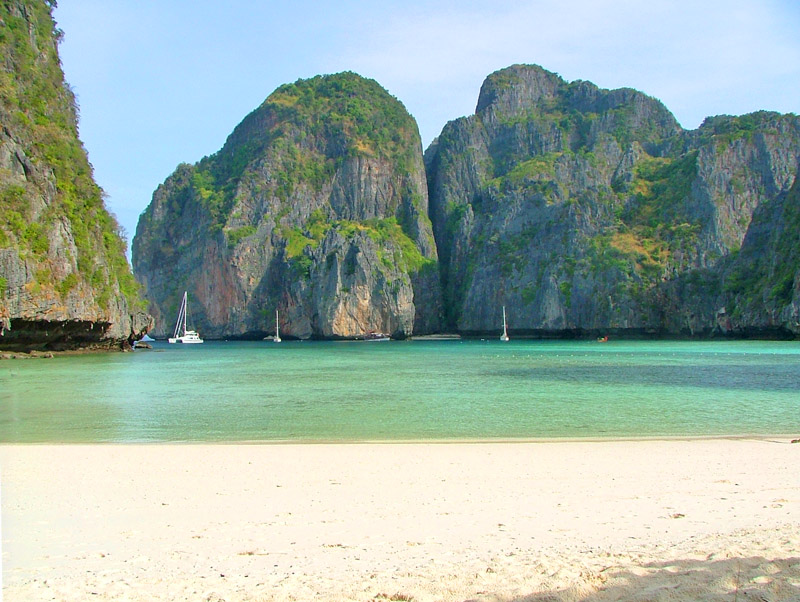 Koh Phi Phi &copy; tropical-travel.com