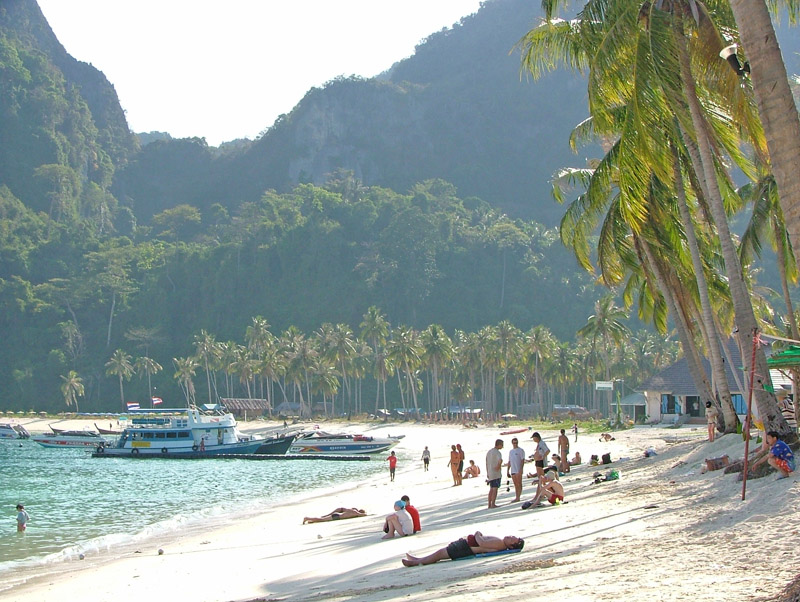 Koh Phi Phi &copy; tropical-travel.com
