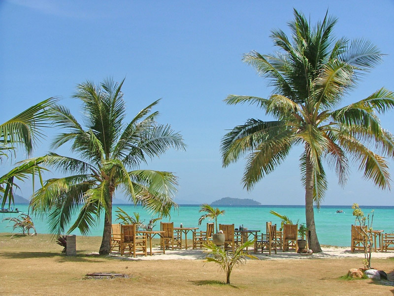 Koh Phi Phi &copy; tropical-travel.com