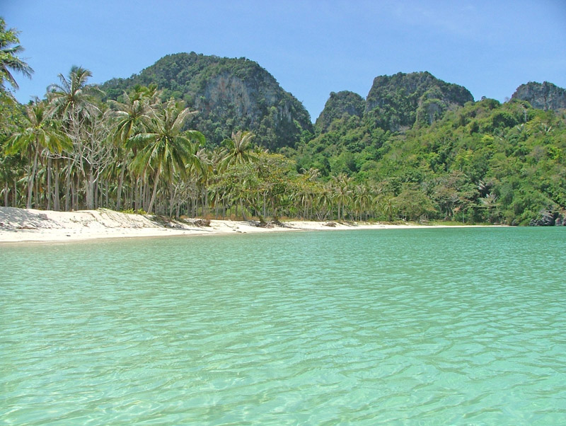 Koh Phi Phi &copy; tropical-travel.com