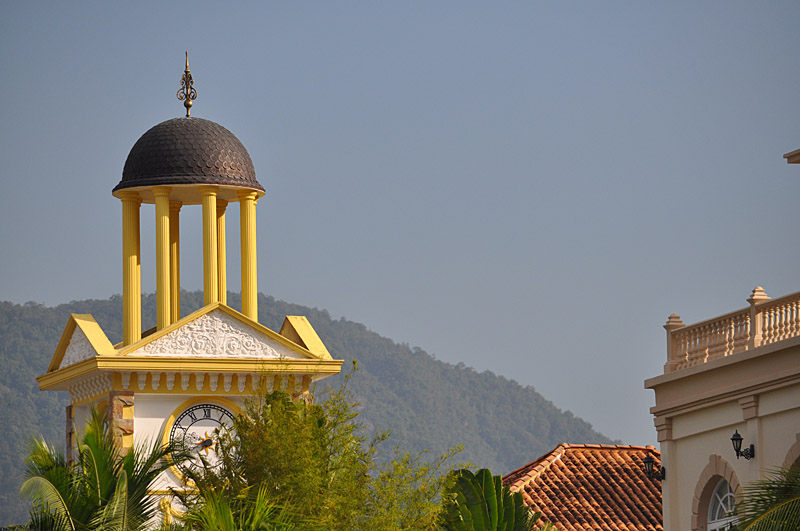 Kuah Jetty Pier &copy; tropical-travel.com