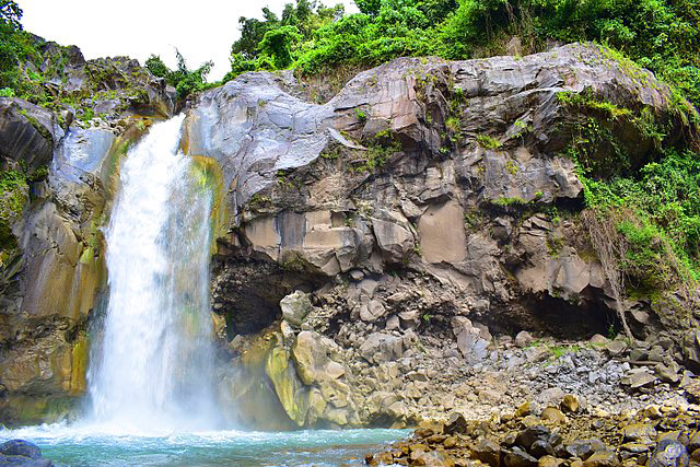 Mangku Sakti Wasserfall, Suryanata-budi, https://commons.wikimedia.org Lombok