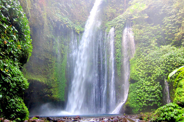 Senaru Wasserfall, Lombok - Campaca, https://commons.wikimedia.org Lombok